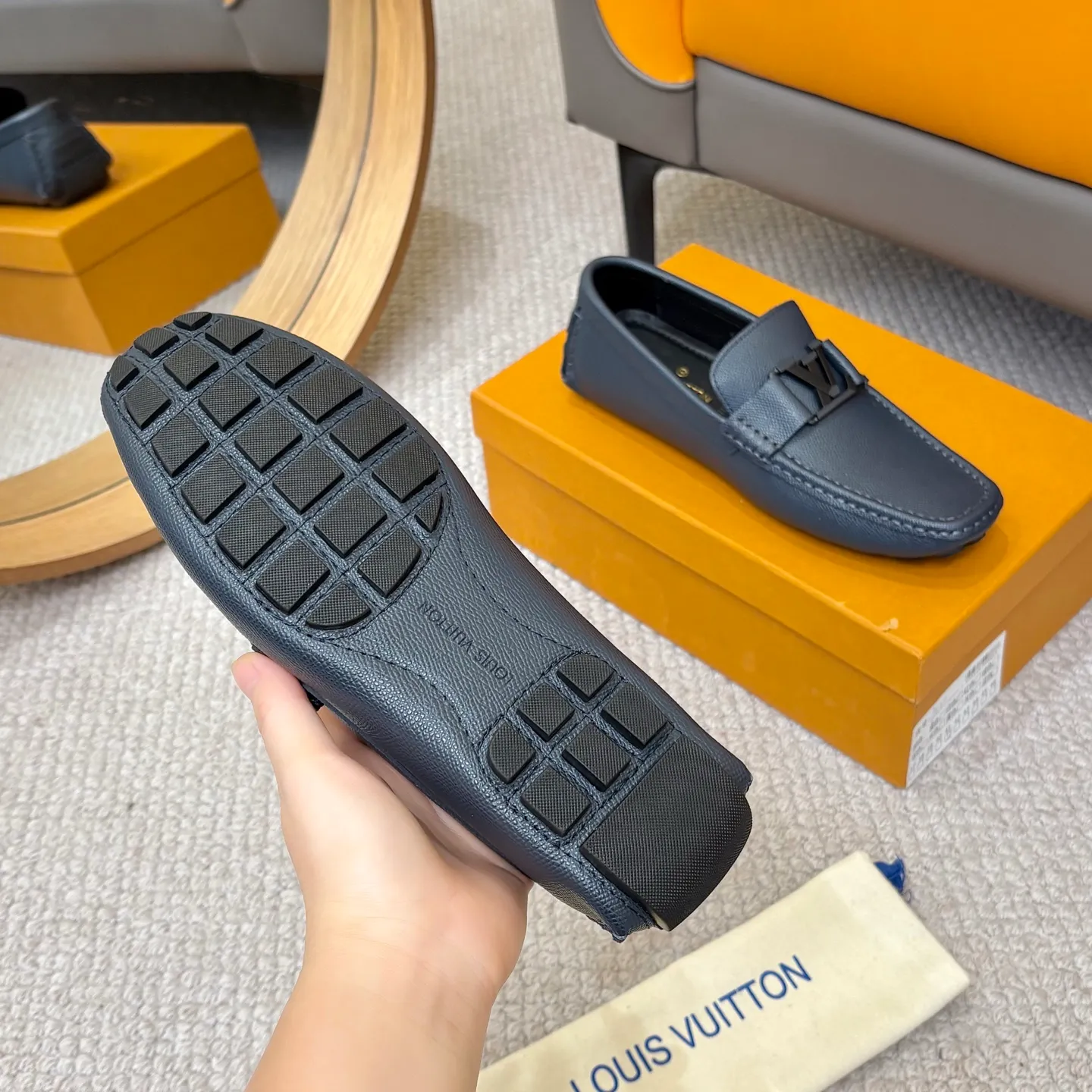 Men's men's shoes 💰420 (Yangli) LV 2⃣️0⃣️2⃣️5️⃣Spring and summer counter GLORIA series models ✈️Original factory special leather production, original last type. A classic driving slip-on casual shoe that shows an elegant style with exquisite craftsmanship details such as Monogram embossing all over the upper🌀Italian imported calfskin fabric Sheepskin foot pads➕Inside～Private mold replica sole Unique style Comfortable driving slip-on Size: 4-12 (38-46) Comes with [Counter packaging: original box, wrapping paper, card, instruction manual, shoehorn, cloth bag] No pressure to enter and leave the counter!